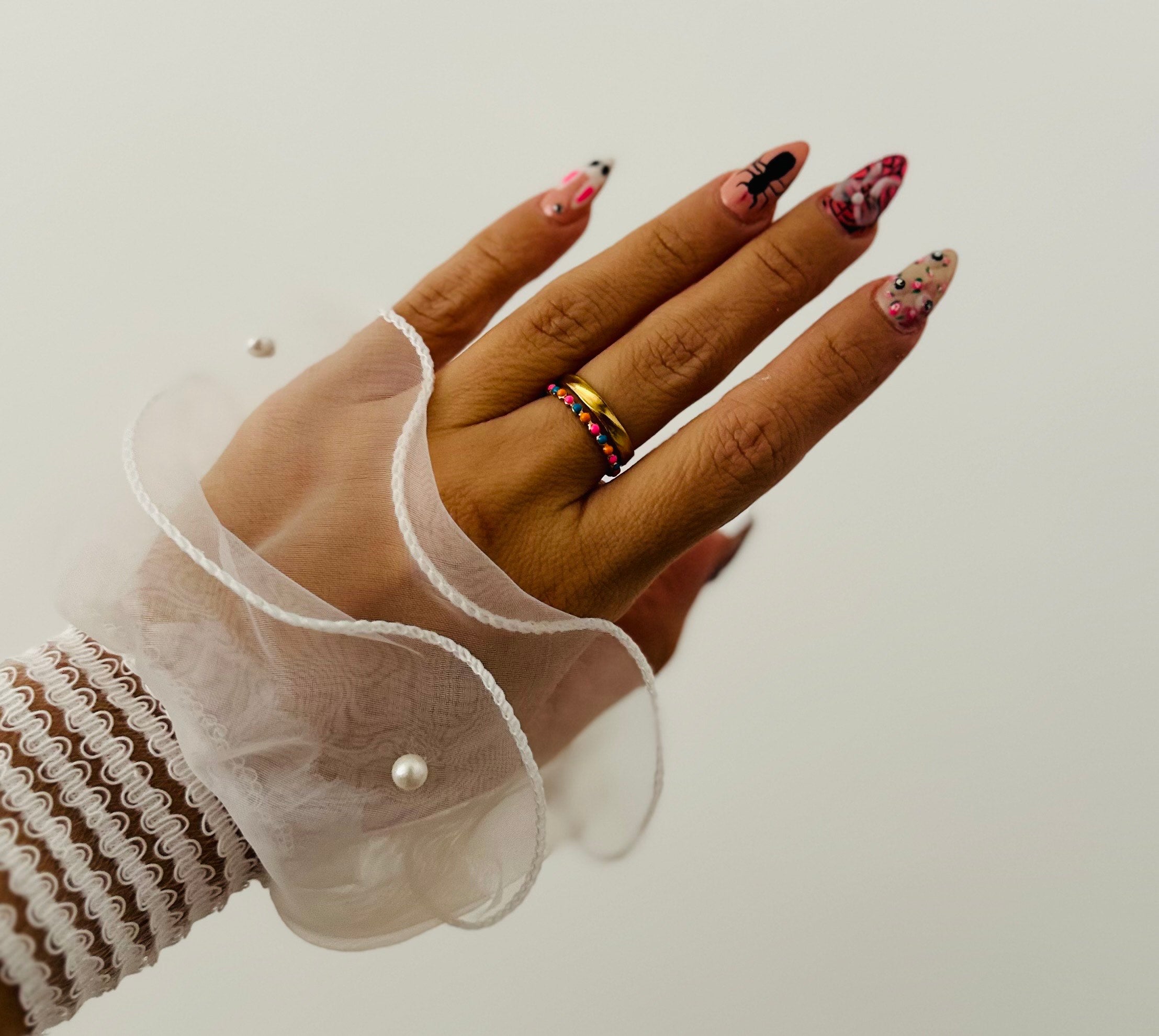 Anillo con Piedras Multicolor Minimalistas