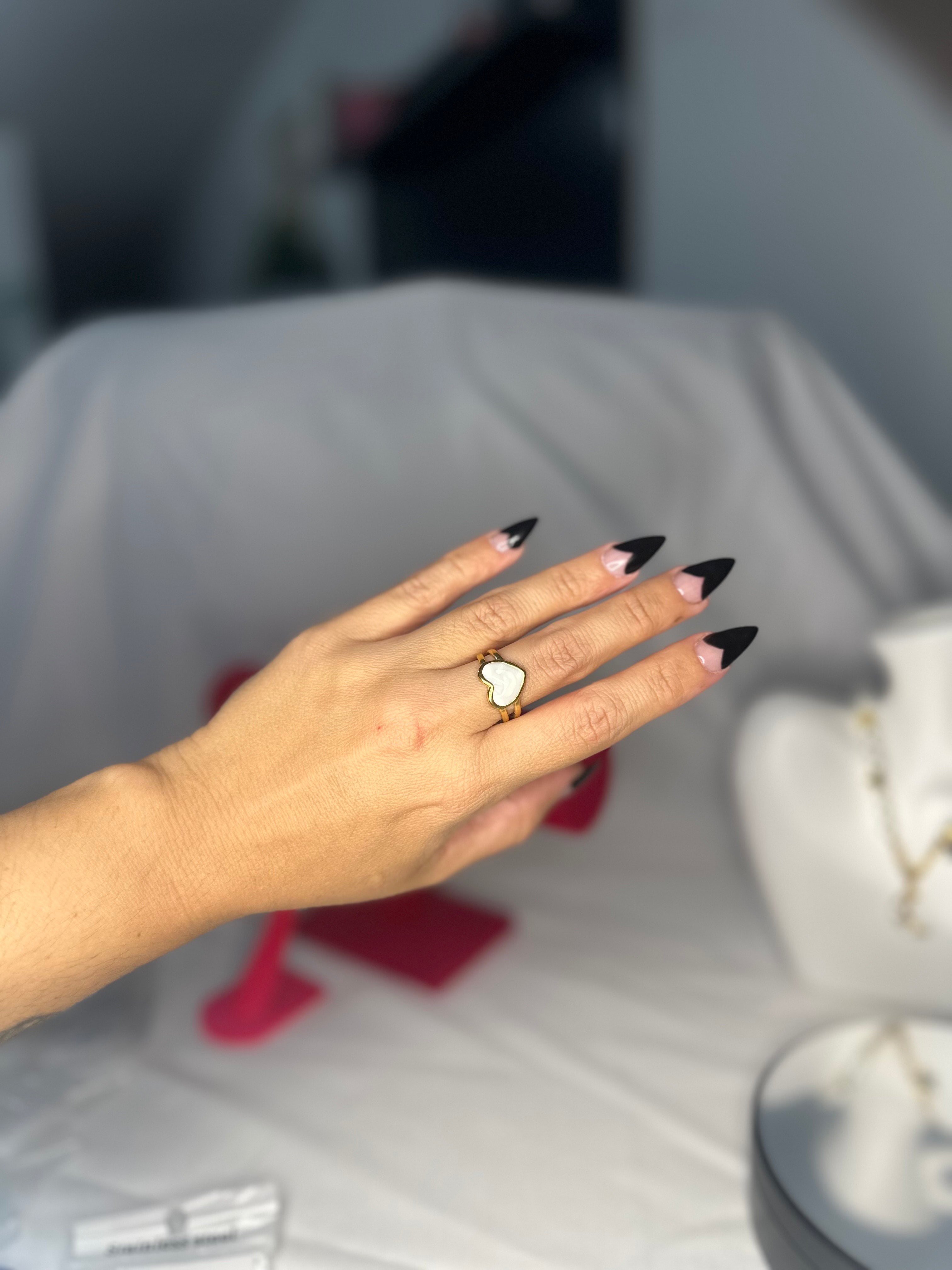 Anillo de Corazon Blanco Nacarado