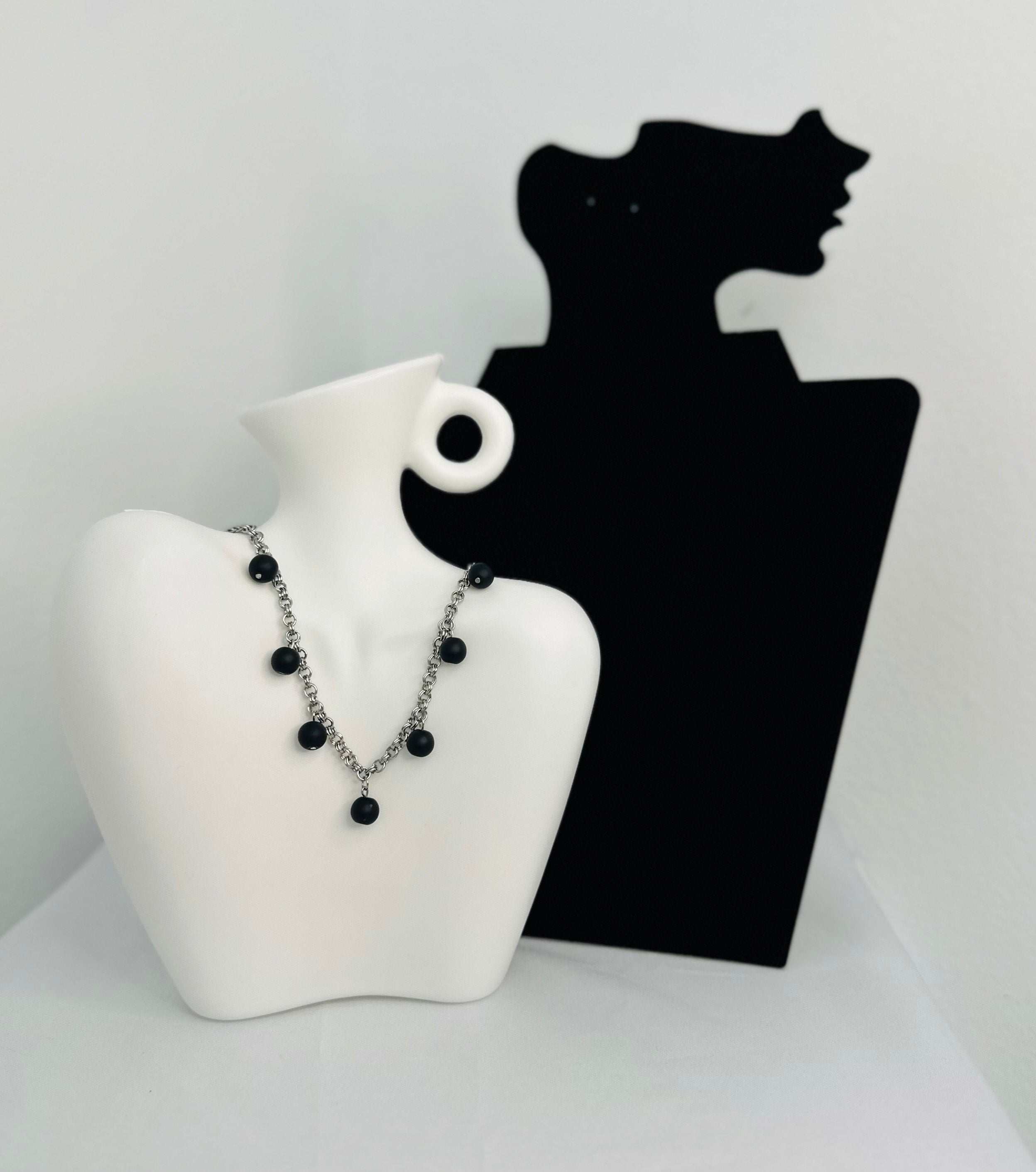 Cadena con Esferas Negras