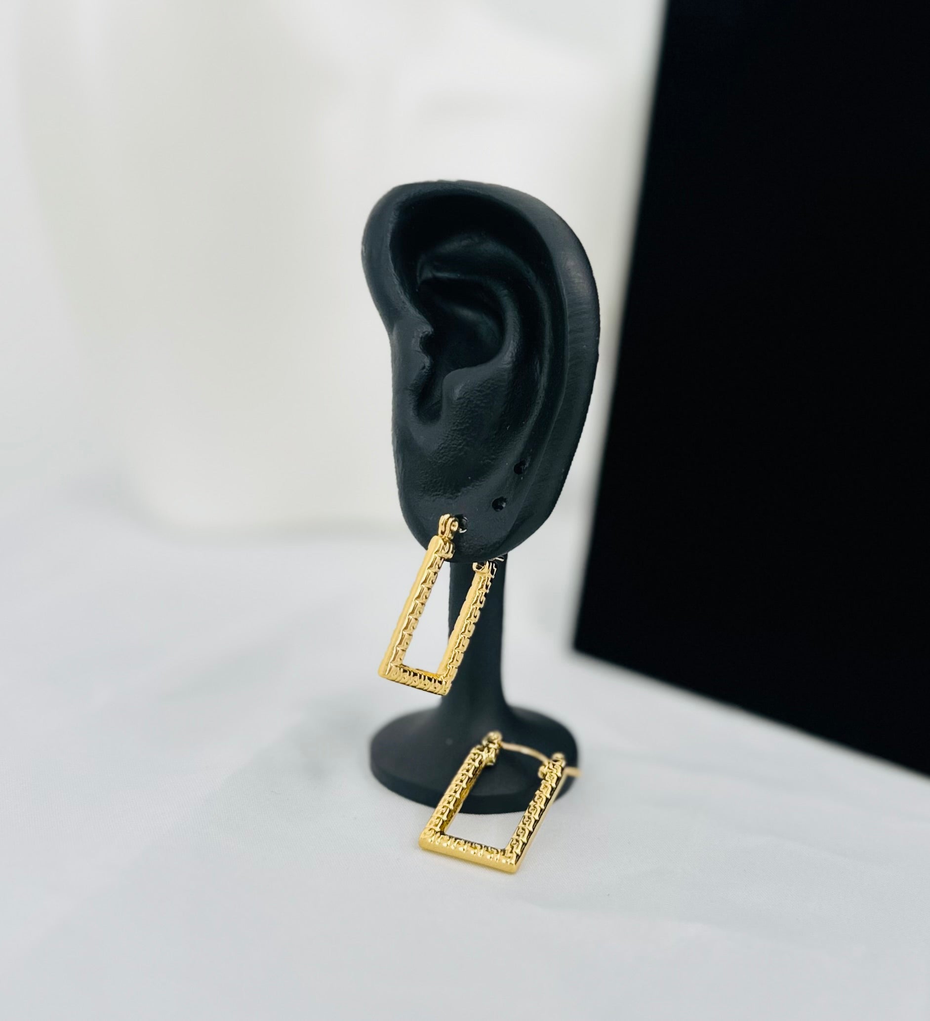 Aretes Cuadrado Dorado